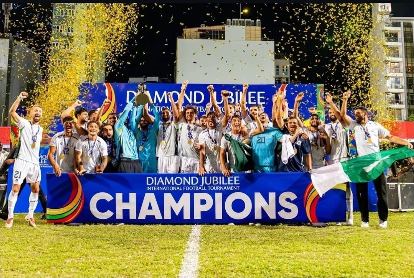 SHOAIB_2O04's tweet photo. Pakistan won the Diamond Jubilee International Football Tournament🇵🇰🏆
After 64 years of waiting, Pakistan has lifted its first international football trophy, a moment that will be remembered for generations.
#PakistanFootball #Champions #HistoryMade #PakistanZindabad #Shaheens https://t.co/qFcxCo0P1U