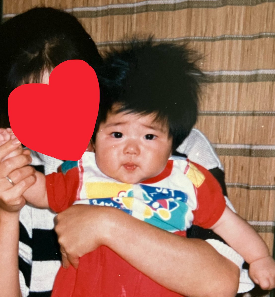 GaMe_BBA0971's tweet photo. 今でも毛量多いからかれこれ15年くらい両サイドがっつり刈り上げてツーブロにしてるんやけどさ、昔の毛量凄すぎて何回見てもわろてる。

1枚目　生後3ヶ月
2枚目　生後4ヶ月
3枚目　生後5ヶ月
4枚目　生後6ヶ月(散髪後髪が硬すぎて狙ってないのに角刈りになる) https://t.co/XBX8fhZXwT