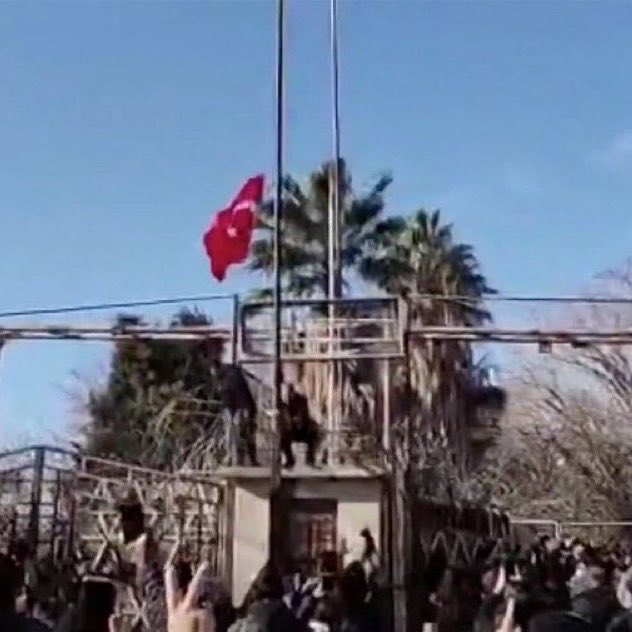 militerenstitu's tweet photo. — Nusaybin’de 5 ay önce Türk bayrağını indirip yerde sürükleyen Diyar Koç tahliye edildi. https://t.co/vgQoZYct6I