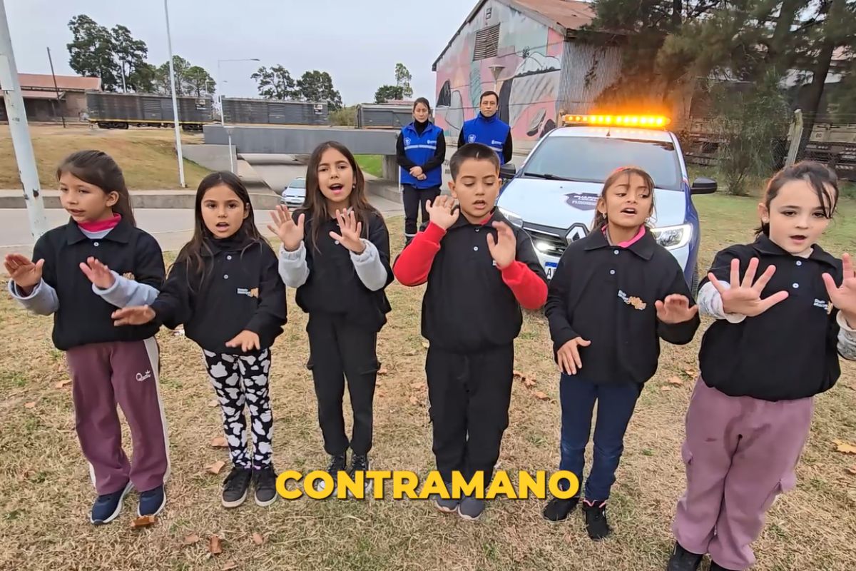 tv_cada's tweet photo. Seguridad Vial: el coro de niños de Hernando protagoniza una campaña de concientización - Cada Mañana. https://t.co/h4ukSwW9t2 https://t.co/Gnl5AivEhj