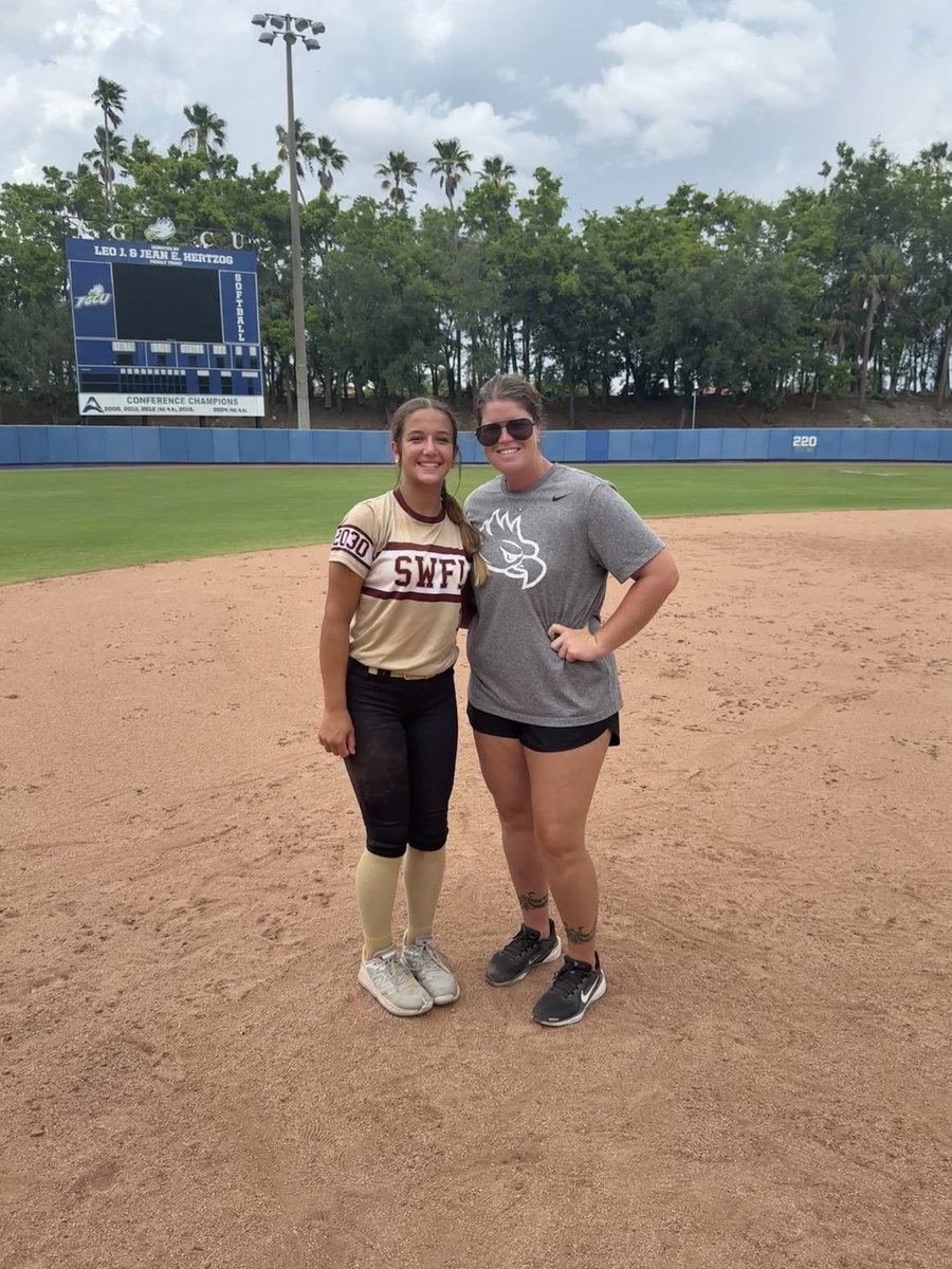JadaDimaria2030's tweet photo. Thank you @LindsayFico @DevynFlaherty @courtneygettins and the @FGCU_Softball players for a great camp today! Beyond all the softball tips, I appreciated learning about the reality of recruiting process and getting a taste of what it’s like as an FGCU softball player. https://t.co/4rGvpQ1XEk