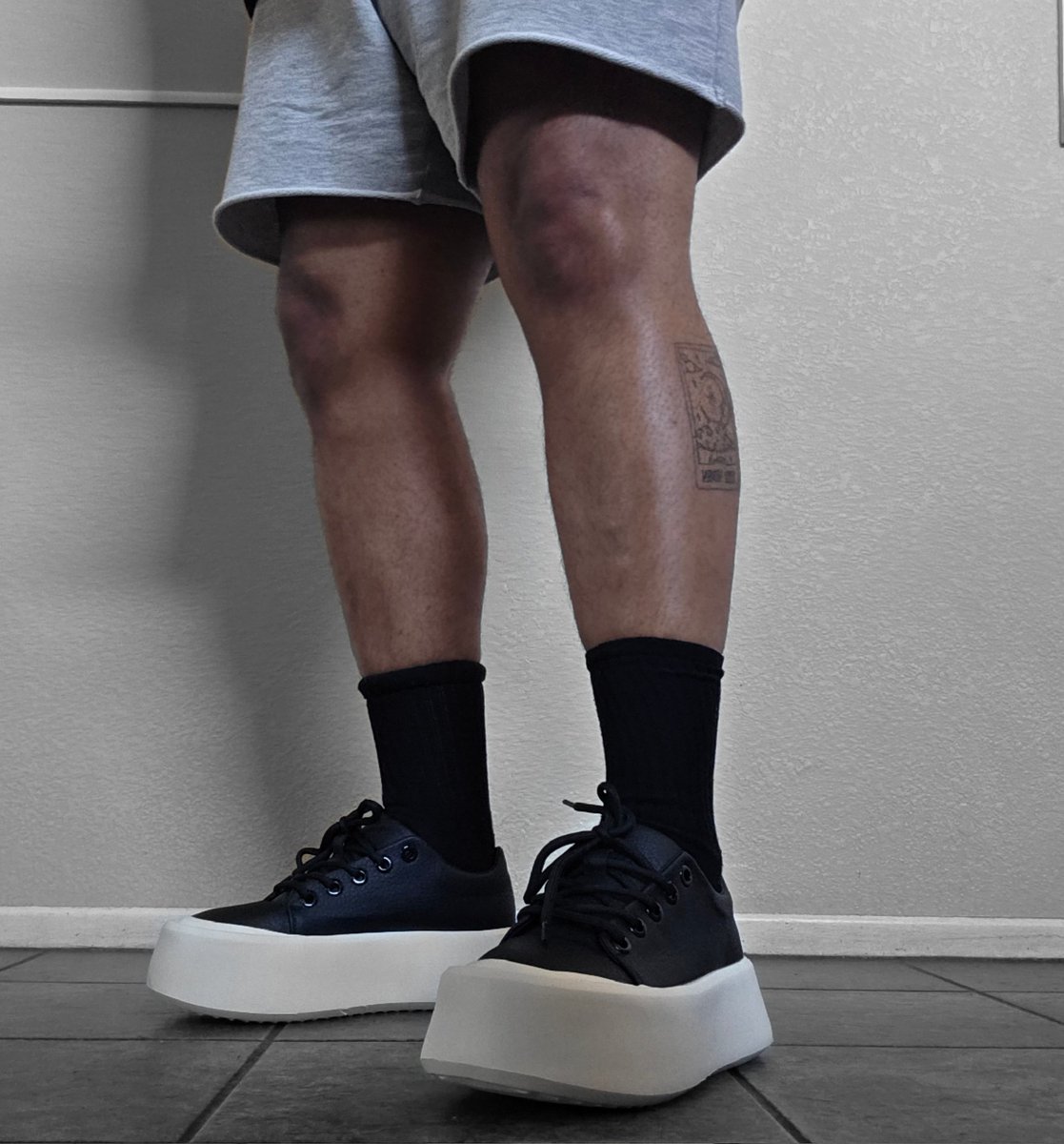 altBLXCK's tweet photo. big ass shoes https://t.co/u8DzrjDhd7