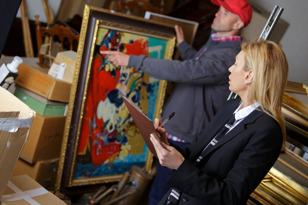 AdventManor's tweet photo. From Your Family to Another: Selling Antiques https://t.co/SJetbEx6dm https://t.co/yNLvVUnz0f