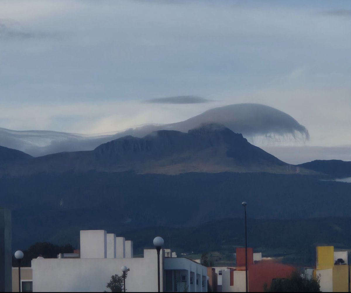 Suboriente2's tweet photo. Y hoy el #Xinantécatl con su #Sarape
🗻☁️💨🩵
Hermoso #México 🇲🇽♥️
#Toluca #NevadoDeToluca
#PaisajesNaturales https://t.co/yV9a3fy19S