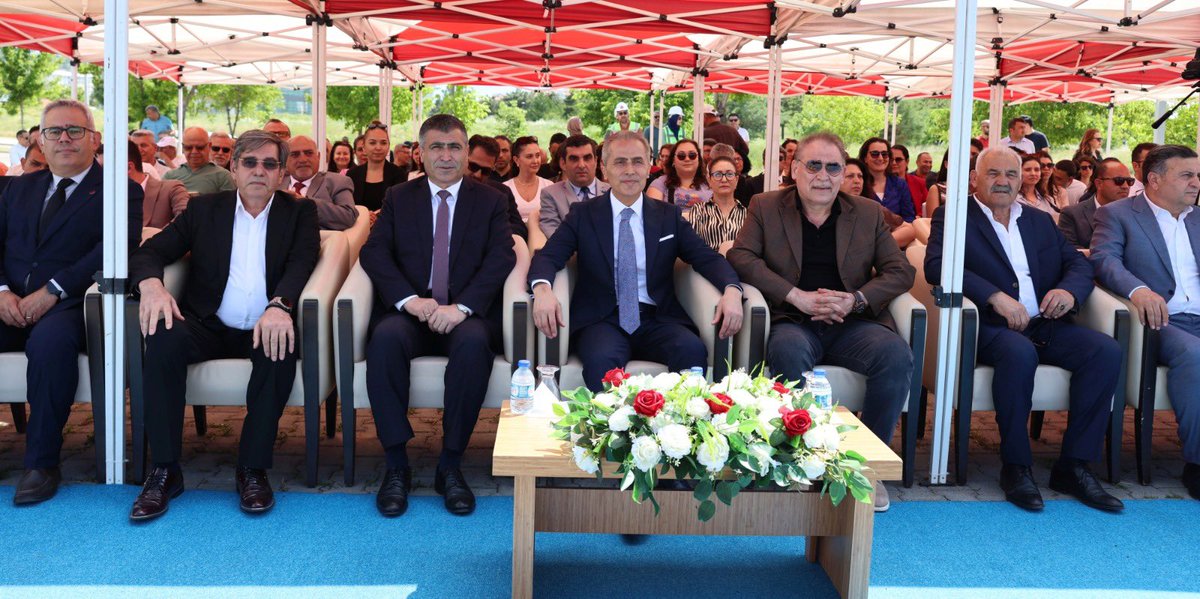 nevukurumsal's tweet photo. #NEVÜ eğitim altyapısını güçlendirmeye devam ediyor!
Uygulamalı eğitim imkânları ve modern altyapısıyla dikkat çeken Turizm Fakültesi Yeni Binasının temeli Vali Hüseyin Kök(@valihuseyinkok) Rektör @semihaktekin ve il protokolünün katıldığı törenle atıldı👉 https://t.co/QcKL29XqAy https://t.co/S7rshiY7S1