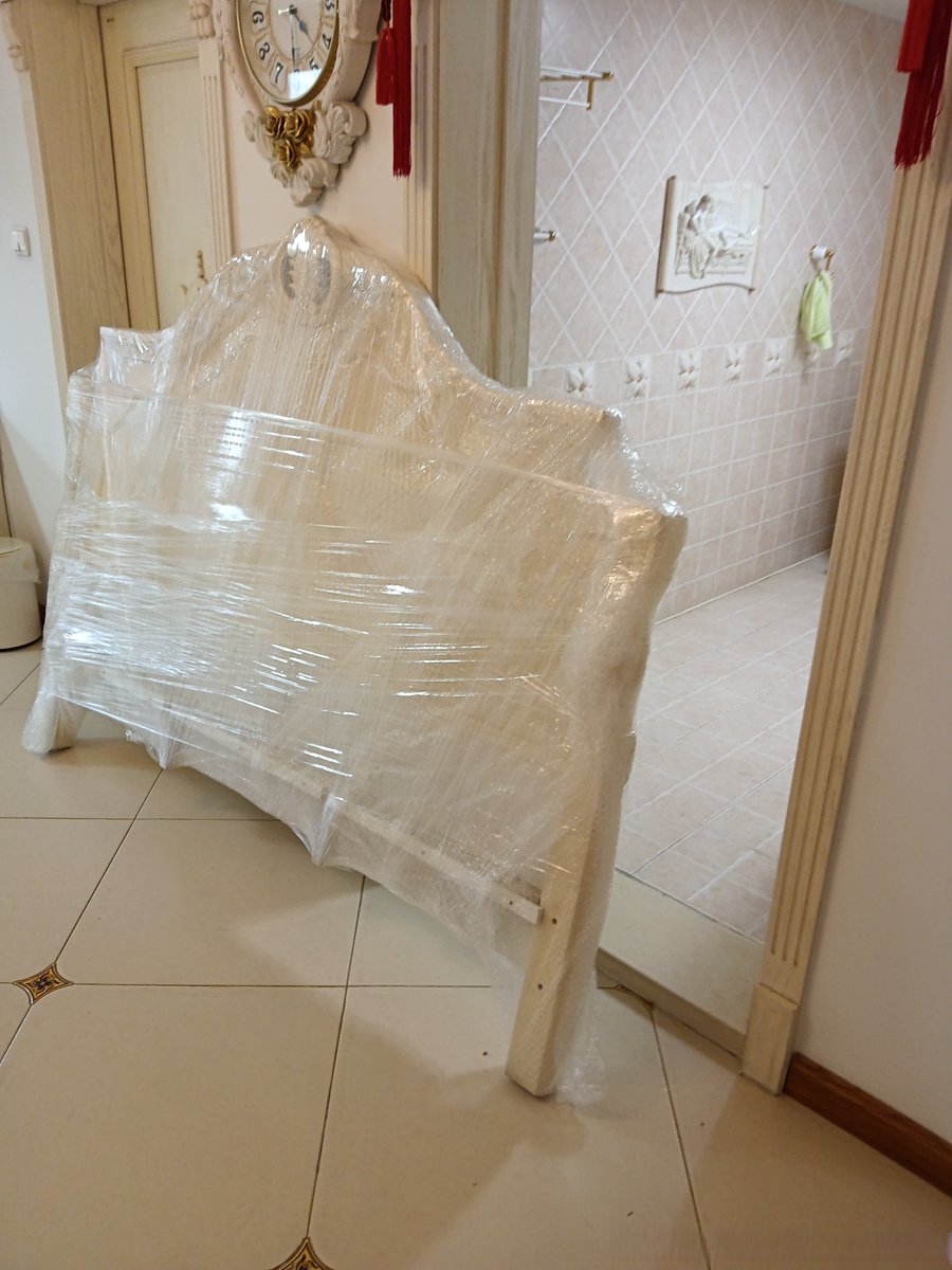 Pgafferr's tweet photo. Just found the perfect hack to fold a fitted sheet in 10 seconds—my laundry pile’s never been neater, and I even did a little happy dance. ， https://t.co/cbX7SWIyGP