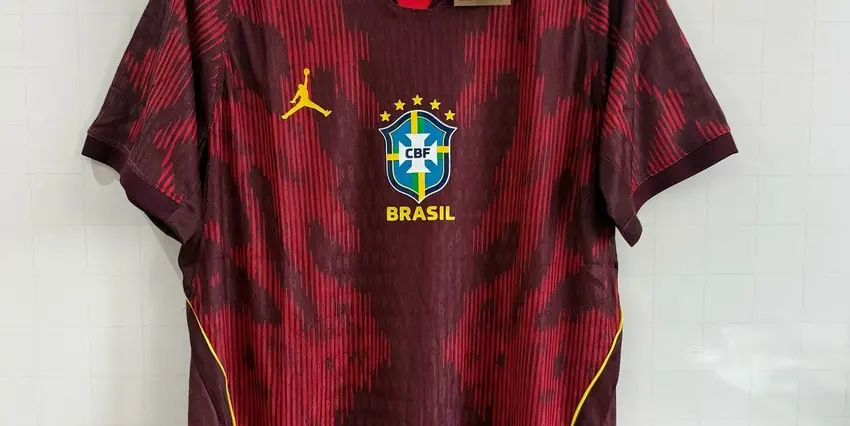 KangDmi's tweet photo. Pelo amor de Deus, alguém sabe onde consigo a camisa vermelha da seleção?? https://t.co/b2Z3uG7hMr