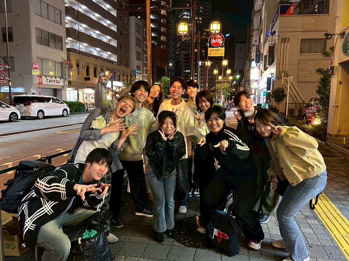 hiro_daifugo's tweet photo. 今日も稽古でした。そろそろ情報は出ます(笑)

ここに写ってる人で・・半分かしら。とにかくたくさんいます(笑)

でも和気あいあいとやってますよ。 https://t.co/GhA9oBy6mX