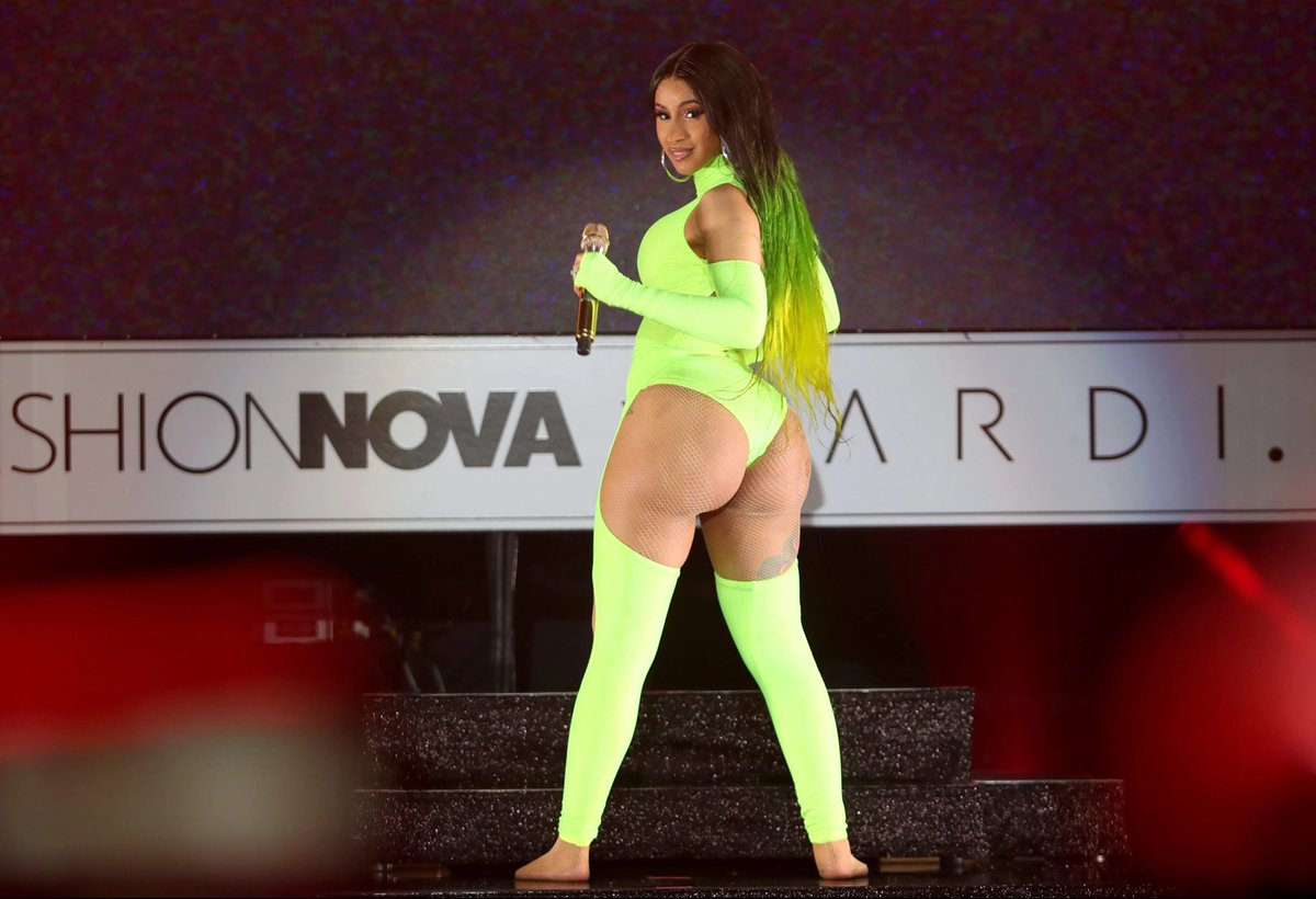herqles_es's tweet photo. 🇺🇸 | La cantante racista anti-blanca Cardi B, estalla al conocer la sentencia del asesino Karmelo Anthony:

«¡Vaya! ¡Jodidamente increíble! ASCO… Esto no es justicia, ¡¡¡esto es tratar de usarlo de ejemplo!!!», ha escrito. https://t.co/bxZNNXevw6