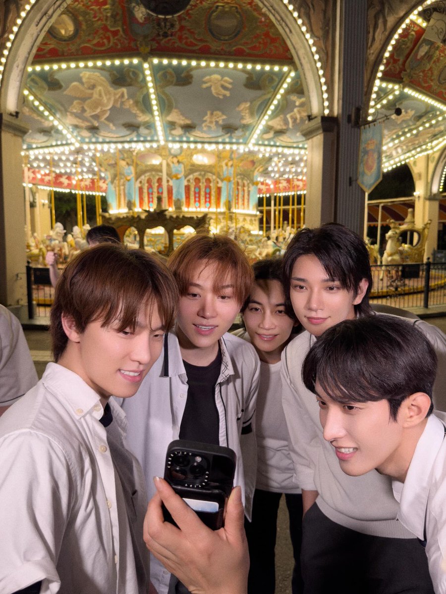 narruaru's tweet photo. day 14 
a song i want to recomend to jeonghan
mrld - An Art Gallery Could Never Be As Unique As You
tapi masi ada lagii si
one direction - fireproof
PRYVT - happy ending do exits
wave to eart - love.
niall horan - put a little love on me
lany - love at first sight https://t.co/YZZpRGJmtS