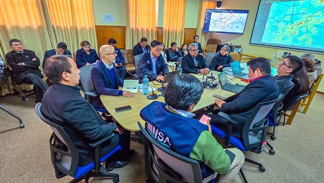 Minsa_Peru's tweet photo. 📍 Puno: Minsa, OPS y Diresa fortalecen estrategia de vacunación contra el sarampión en toda la región.

A través del "Barrido Regional de Vacunación", brigadas móviles recorrerán casa por casa, instituciones educativas y puntos estratégicos de concentración de cada distrito para proteger a la población.

➡️ Más información: https://t.co/SzoMMRX9EM