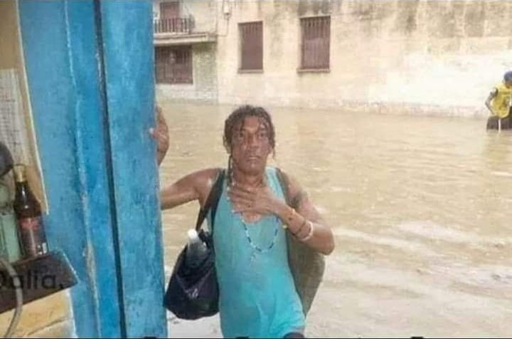 AnonymousSoldat's tweet photo. @AnonimoSV503 Señora cuánto le debo. ? 🤣😂 https://t.co/sexMi0cdqj