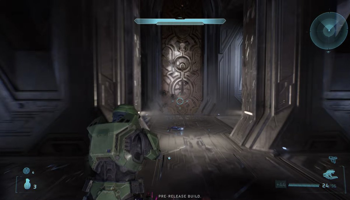 L3ftonx's tweet photo. @Halo Je vois que l'éclairage intérieur depuis le gameplay reveal de Octobre 2025 a été réajusté. On remarque bien mieux l'aspect proche du bronze sur les murs, ce qui rend bien mieux. Plus proche du jeu de 2001 semble t-il. https://t.co/tBXOq3z5kw