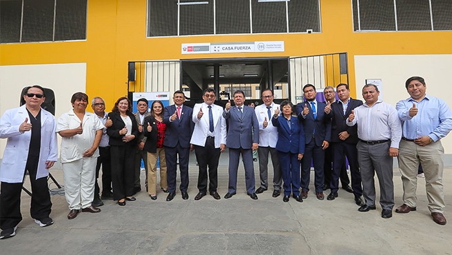 Minsa_Peru's tweet photo. Minsa inaugura moderna Casa Fuerza en el Hospital Nacional Cayetano Heredia.

Con una inversión de cerca de 6 millones de soles, la nueva infraestructura fortalecerá la seguridad y continuidad de los servicios que reciben los pacientes.

➡️ Más información: https://t.co/pWYbEM4MaU