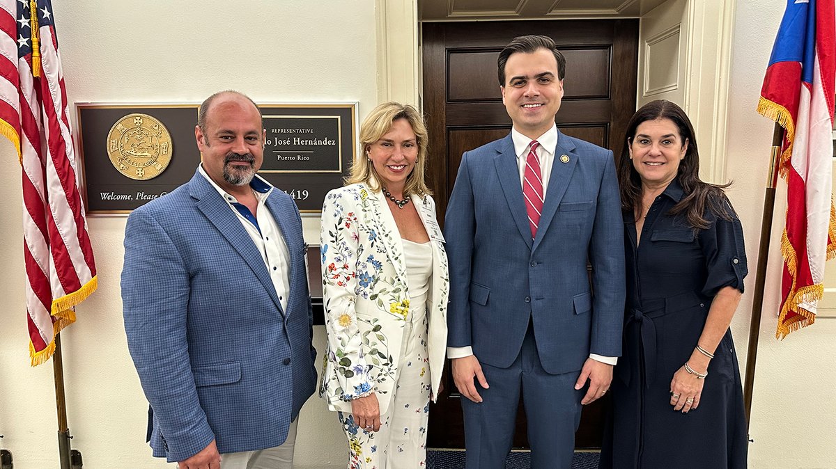 Puerto Rico Resident Commissioner Pablo Hernández Rivera (D) (second from right)