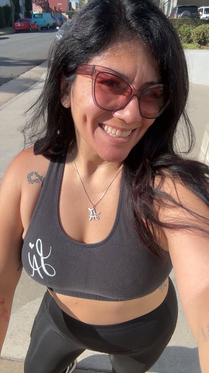 jenny__simone's tweet photo. Move your bodies, drink your water and stay the fuck outta MY business, oh and send your man some attachments for wagon Wednesday 😘 https://t.co/TuHjFH96h7