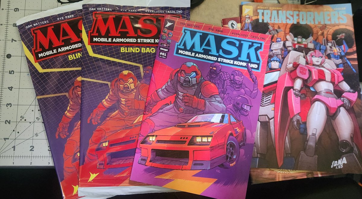 HeltzMJ's tweet photo. It's a very exciting New Comic Book Day. #comicbook #MASK #motu #transformers #energonuniverse https://t.co/MyFkDktXok
