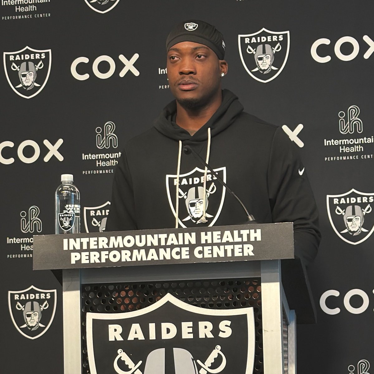 theleviedwards's tweet photo. Quay Walker said he’s been deep in his playbook this offseason, being asked to play multiple roles in the #Raiders defense at inside and outside linebacker.

“But this is a challenge I’m willing to accept.” https://t.co/A52AiDWexn