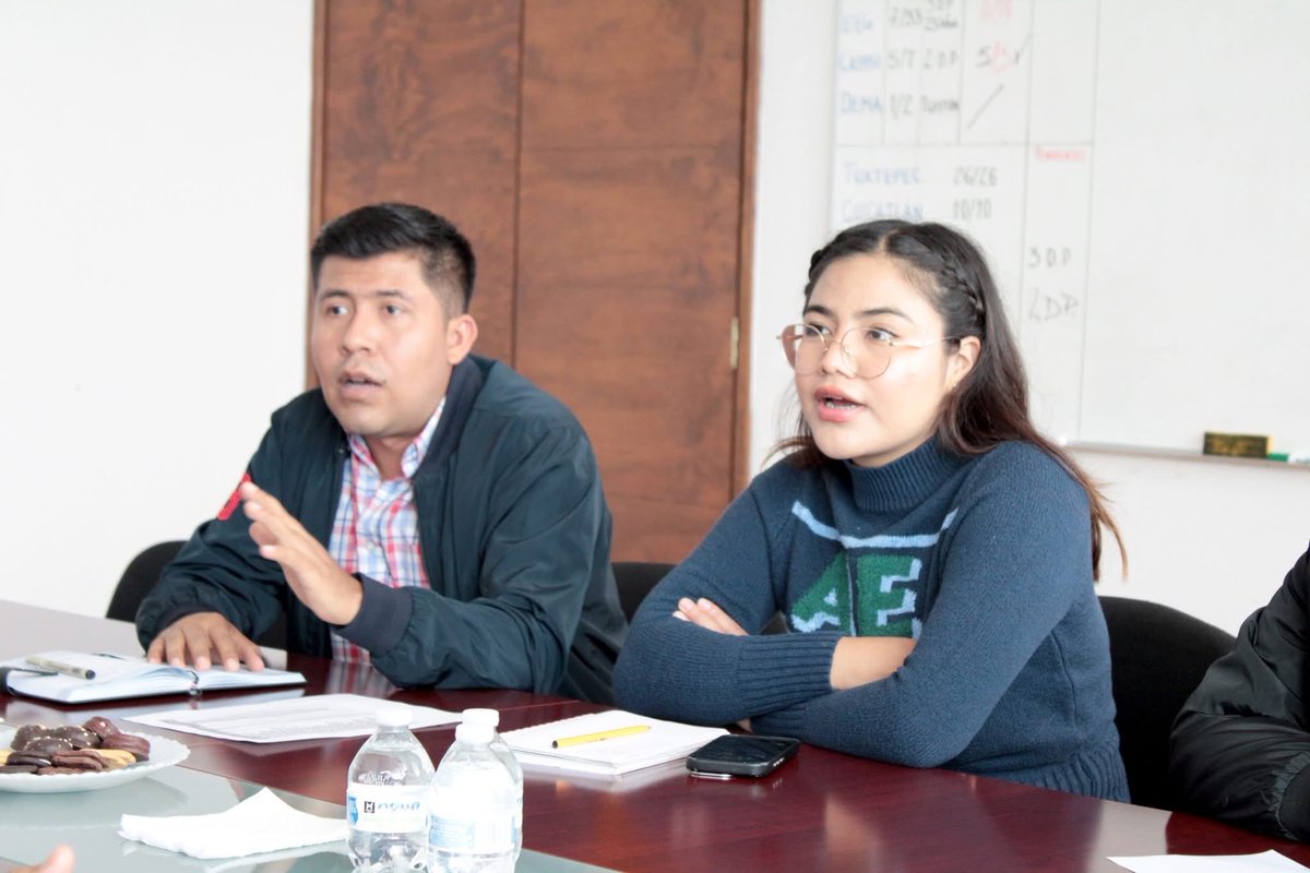 SprsGobOax's tweet photo. Fortalecemos la coordinación interinstitucional para impulsar acciones en favor de las juventudes. En reunión con el INJEO acordamos diseñar programas para adolescentes privados de la libertad y acercar apoyos de la Tarjeta Joven, abonando a una reinserción social integral. https://t.co/pzEn7izBOl