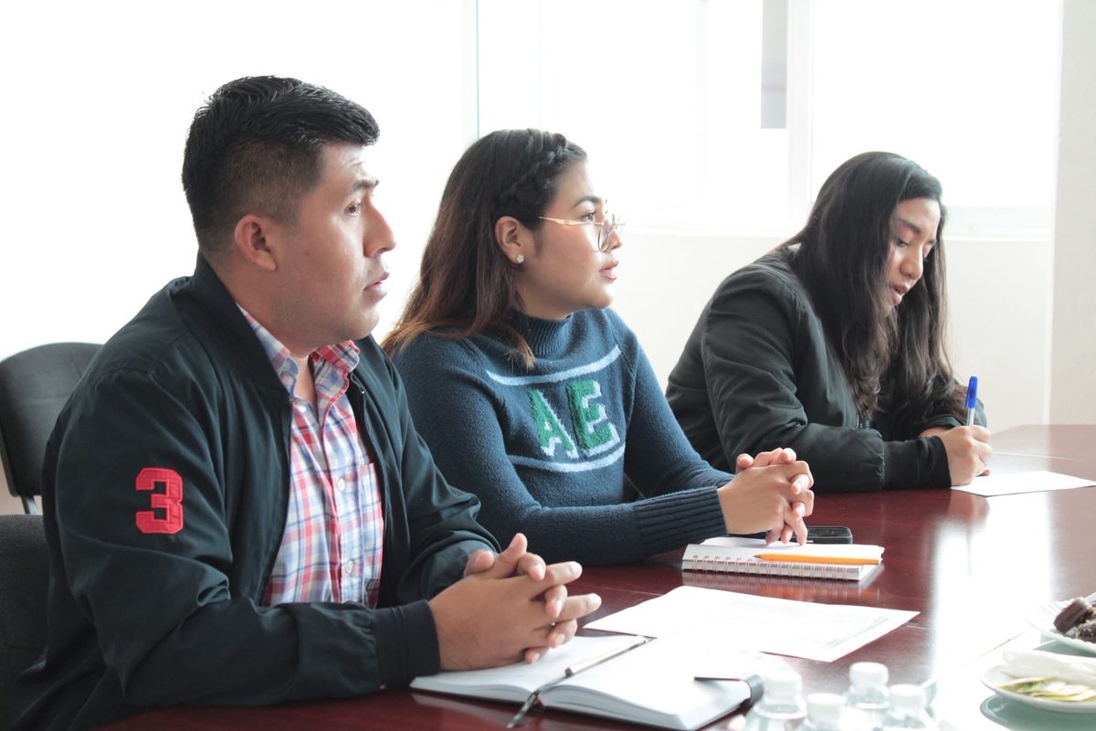 SprsGobOax's tweet photo. Fortalecemos la coordinación interinstitucional para impulsar acciones en favor de las juventudes. En reunión con el INJEO acordamos diseñar programas para adolescentes privados de la libertad y acercar apoyos de la Tarjeta Joven, abonando a una reinserción social integral. https://t.co/pzEn7izBOl