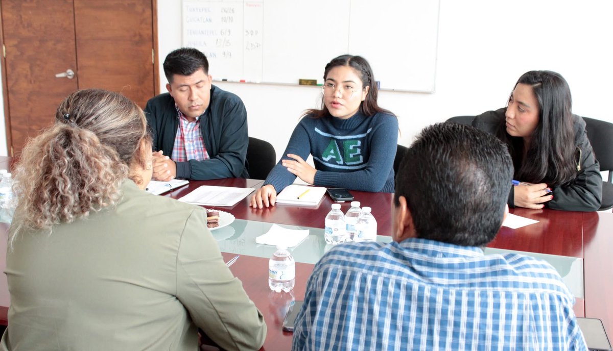 SprsGobOax's tweet photo. Fortalecemos la coordinación interinstitucional para impulsar acciones en favor de las juventudes. En reunión con el INJEO acordamos diseñar programas para adolescentes privados de la libertad y acercar apoyos de la Tarjeta Joven, abonando a una reinserción social integral. https://t.co/pzEn7izBOl