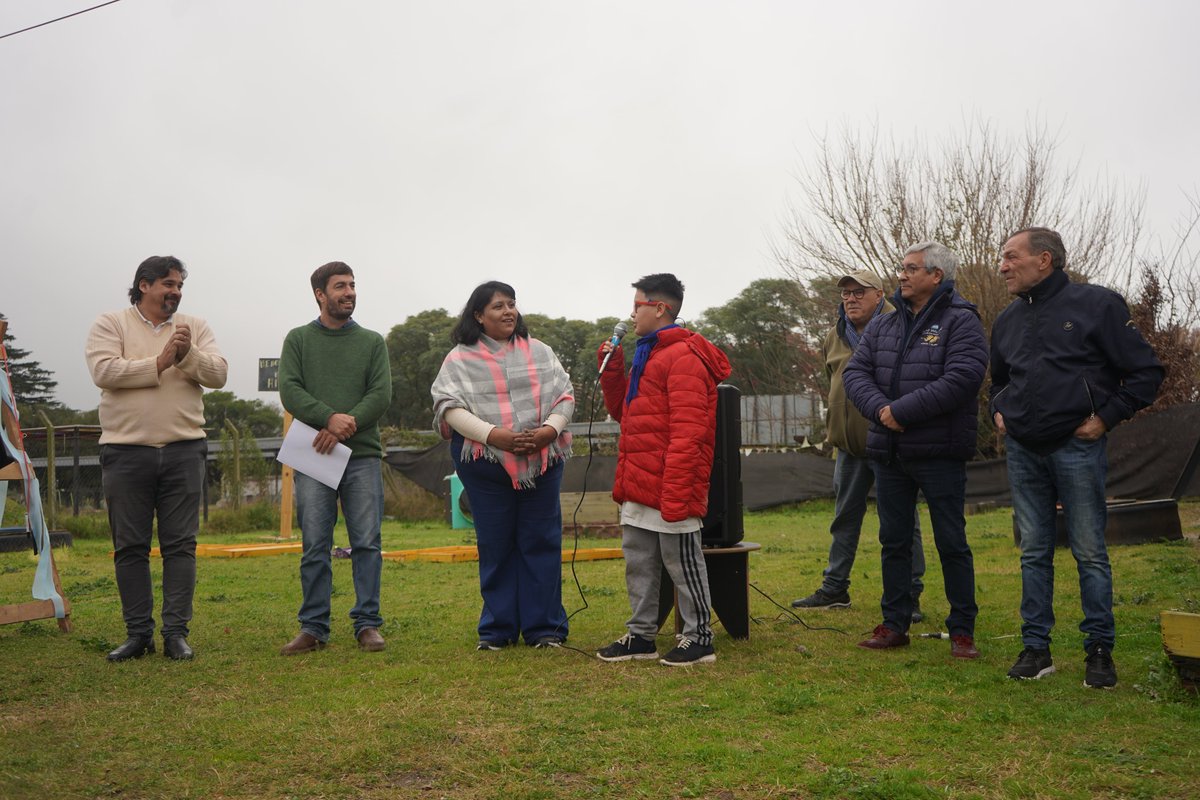 munimercedes's tweet photo. 📷 La Bandera nos une en Estación Juego 

Vivimos un encuentro junto a los chicos y chicas de 5º año de las escuelas primarias de nuestra ciudad.

La jornada contó con la participación de veteranos de Malvinas, quienes compartieron sus experiencias y dialogaron con ellos y ellas. https://t.co/EOVBjKe8cc