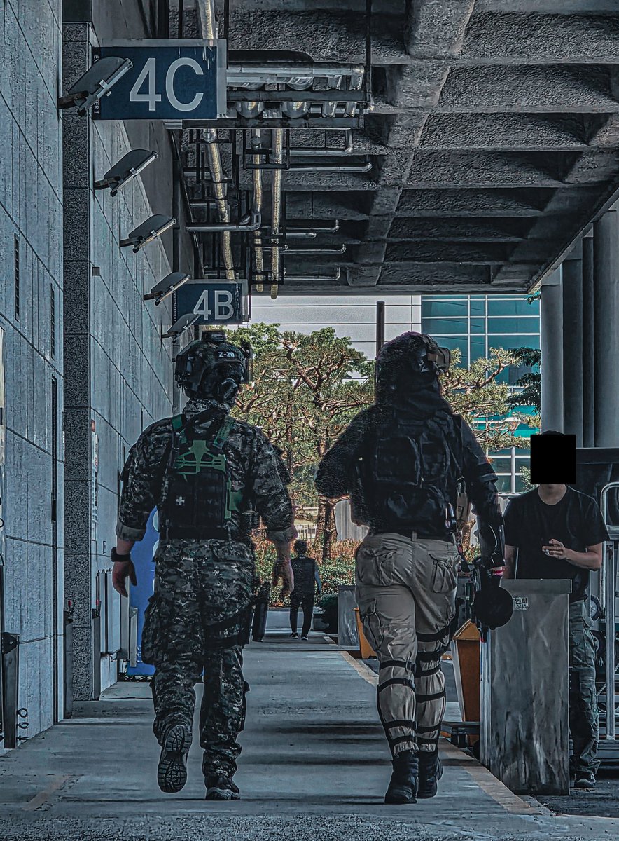 kimnewbie07's tweet photo. #callofduty #COD #könig #horangi

🐙:"홍진, 작작하라고 했지."

🐯:@JScully66283278 
📸:@helmush_999 https://t.co/gWVlTrGcnd