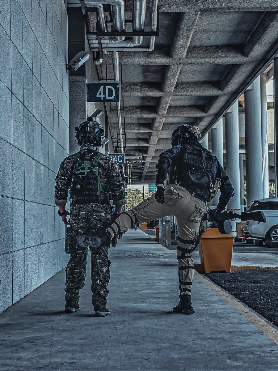 kimnewbie07's tweet photo. #callofduty #COD #könig #horangi

🐙:"홍진, 작작하라고 했지."

🐯:@JScully66283278 
📸:@helmush_999 https://t.co/gWVlTrGcnd