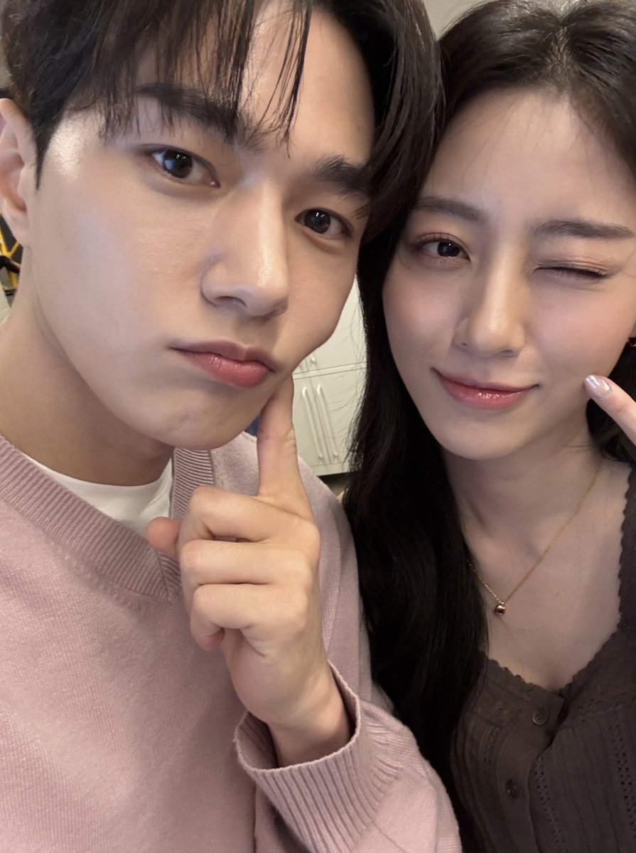 minahfiles's tweet photo. minah and L for yoo innas radio show on youtube! #kangminah #강민아 https://t.co/mmIAv6wvUY