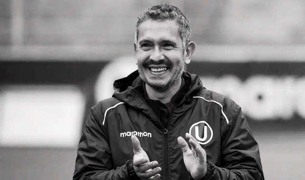 ErrorArbitralTR's tweet photo. Universitario viene semanas negociando con Gianluca Lapadula y se acaban de enterar que tiene contrato hasta el 30 (!!!) de junio, por lo que no podría entrenar con el equipo crema hasta el próximo año.

Franco Velazco es, deportivamente, lo PEOR que le ha pasado a la U en los últimos años.