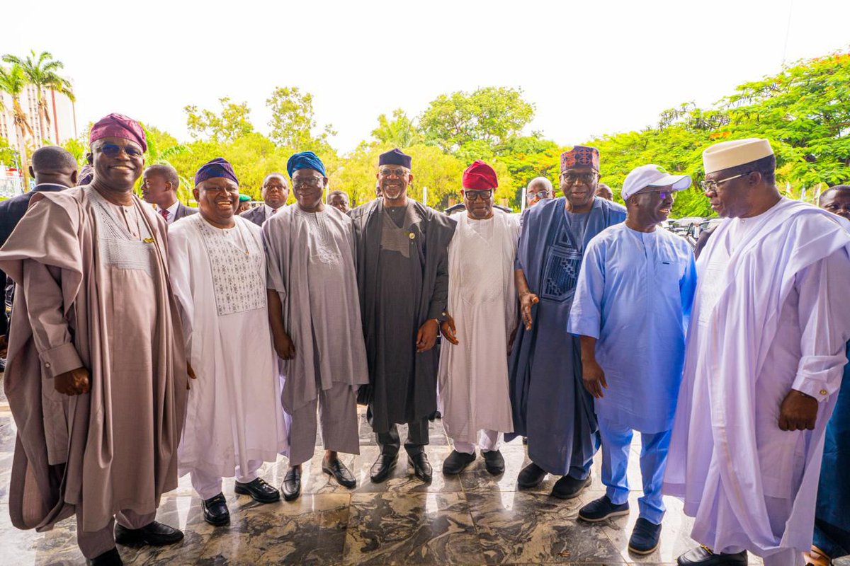 ComradeBolakale's tweet photo. EARLIER TODAY....

NGF Chairman/Kwara State Governor AbdulRahman AbdulRazaq joined party leaders and other dignitaries at the inauguration of the APC Ekiti Governorship Campaign Committee for the re-election of HE Governor Biodun Abayomi Oyebanji in Abuja on Wednesday. https://t.co/pEvgL1eGg3
