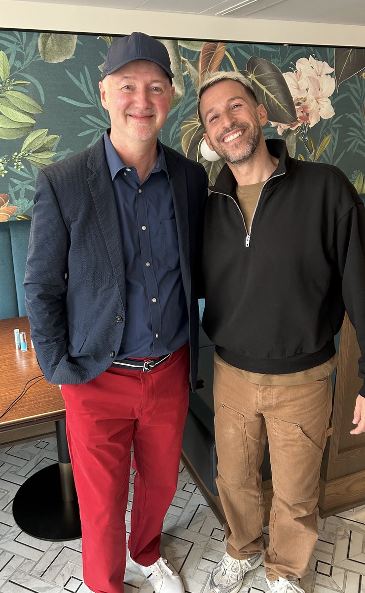 davelackie's tweet photo. Such a fun morning interviewing Clarins' Global Director of Makeup Artistry &amp; Training Enzo Fournier. He's based in Paris and oversees the brand's training worldwide. I'll have a video of the interview in a couple of weeks. Great tips &amp; tricks! @ClarinsCanada https://t.co/wFaxFnNGHx