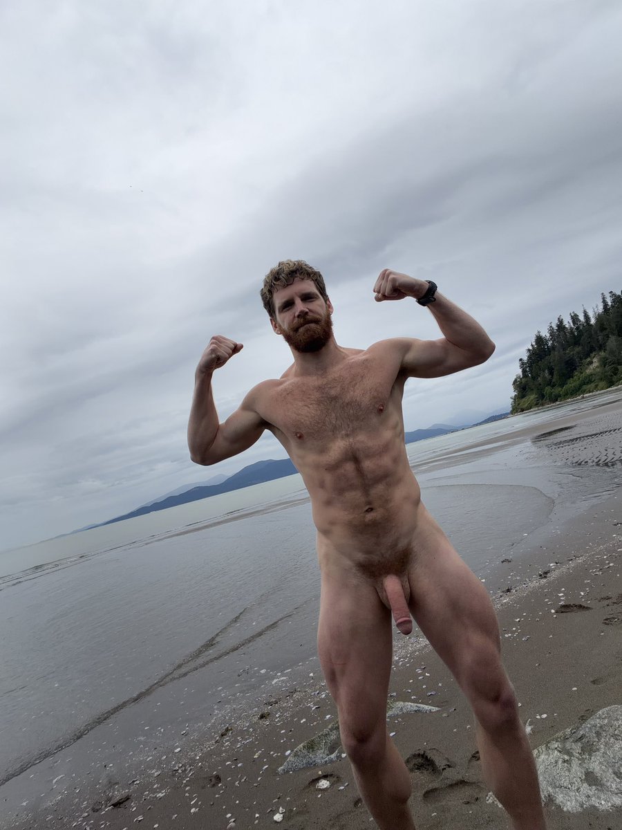 marathonmasseur's tweet photo. When at the nude beach https://t.co/eJjDBx76A6