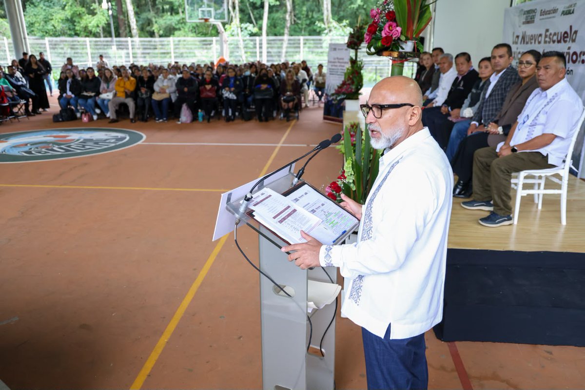 SEPGobPue's tweet photo. ✅ Por su parte, el subsecretario de Educación Obligatoria, José Enrique Martínez Peláez destacó que, a través de estos espacios, Puebla busca generar una propuesta técnica y académica fundamentada en la experiencia docente, iniciativa que servirá para integrar las aportaciones del magisterio poblano en las estrategias de mejora de la Nueva Escuela Mexicana (NEM).

#PensarEnGrande
#PorAmorAPuebla