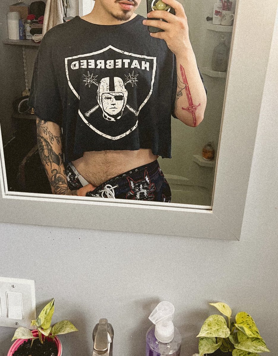 meat_oblivion's tweet photo. Its crop top season baby! Time to let this tummy BREATHE! https://t.co/Gy6miC3v44