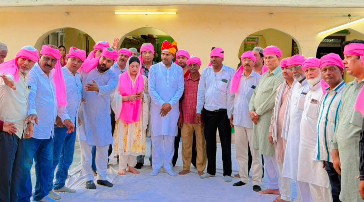 Hameedkhanbjp's tweet photo. 📍 जयपुर

भारतीय जनता पार्टी अल्पसंख्यक मोर्चा राजस्थान के प्रदेश अध्यक्ष हामिद खान मेवाती ने जयपुर शहर स्थित हजरत सैयद जमालुद्दीन साहब चिश्ती की दरगाह पर पहुंचकर जियारत की।
इस अवसर पर केंद्र में प्रधानमंत्री श्री नरेंद्र मोदी जी के नेतृत्व वाली सरकार के सफल 12 वर्ष पूर्ण होने पर देश की उन्नति, अमन-चैन, खुशहाली तथा प्रधानमंत्री की दीर्घायु एवं उत्तम स्वास्थ्य के लिए विशेष दुआ की गई।
@narendramodi @NitinNabin @blsanthosh @BhajanlalBjp @madanrrathore @AgrawalRMD @BJP4Rajasthan @BJP4India @RajCMO @JamalSiddiqui_ @BJPMinMorcha @BJPMINMORCHARAJ