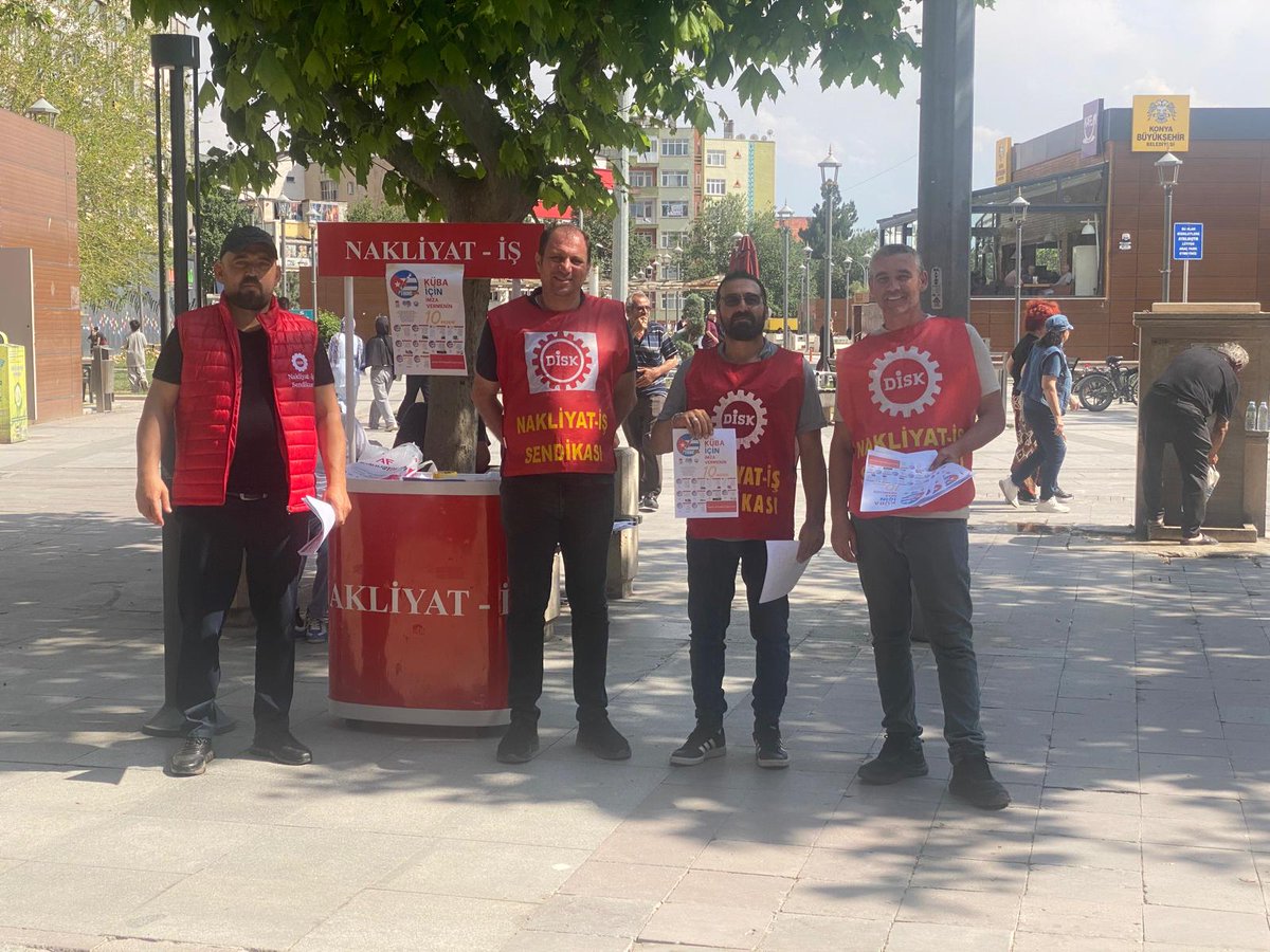 Nakliyatsendika's tweet photo. Küba Halkı ile Dayanışma Kampanyamız Devam Ediyor
Konya'da Gedavet Meydanı'nda Bugünde İmza Standımızı Açtık.

ABD emperyalizminin 67 yıldır uyguladığı ekonomik, siyasi, ticari abluka ve tüm saldırılarına rağmen direnen Küba Halkı ve İşçi Sınıfı ile dayanışmak amacıyla, Küba İşçi Merkezi (CTC), Uluslararası İşçi Enstitüsü (IWI) ve Dünya Sendikalar Federasyonu’nun (DSF) Latin Amerika ve Karayipler Bölge Ofisi’nin çağrısıyla başlatılan uluslararası imza kampanyası ülkemizde de sendikamızın da aralarında bulunduğu 16 sendikanın katılımıyla başarıyla sürdürülmektedir.

Küba’ya yönelik emperyalist ablukanın kaldırılması ve Küba Halkı ile dayanışmanın büyütülmesi amacıyla kampanyamız devam etmektedir. 

Başta işçi sınıfımız olmak üzere tüm emekçileri, demokratik kitle örgütlerini ve halkımızı imza standımıza gelerek kampanyaya destek vermeye, Küba Halkı ve İşçi Sınıfı ile dayanışmayı büyütmeye çağırıyoruz.
https://t.co/bgaPJHnFZq
@FirmoPorCuba
