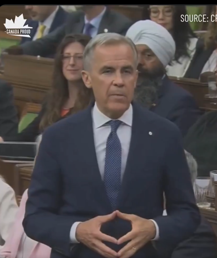 SCKBF349's tweet photo. @WeAreCanProud is it just me or does anyone else wonder why he always starts with his hands like this🤔 https://t.co/D1pvyb7xdv