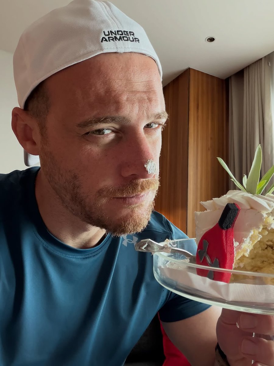 live__for_music's tweet photo. Kerem enjoying some ice cream and cake 🍦🍰
#KeremBürsin https://t.co/Efb1YlPWih