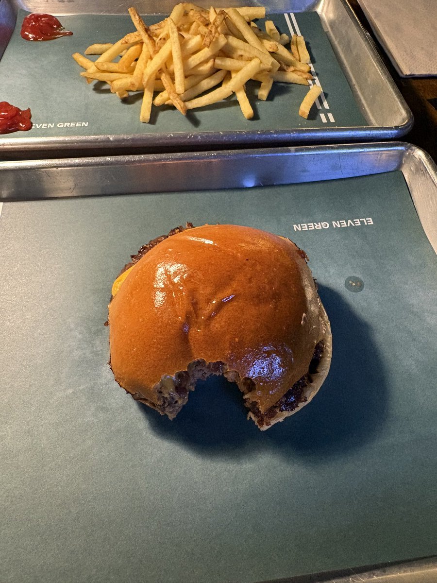 SuchAMisfit's tweet photo. wanted to have this cheeseburger from Eleven Green and today this guy took me there. expect the unexpected. thank you universe 💖 https://t.co/z8ucr61toT