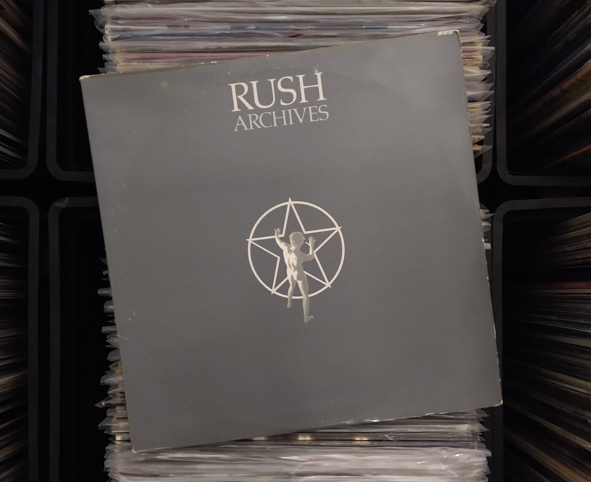 OcoWax's tweet photo. Going back to reminisce with some of my friends. Spinning - #RUSH #RUSH #FlyByNight #CaressOfSteel https://t.co/MTISiCSdjQ
