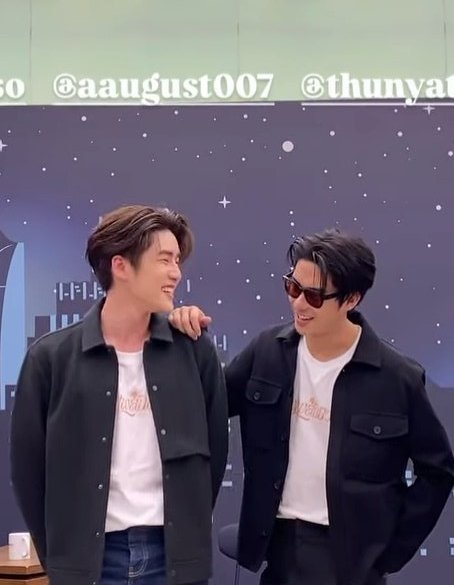 Kamequitha95's tweet photo. My boys are very happy promoting their  series And spending a moment with the fans 🥰

#บุพเพสันนิวาส #LoveDestiny 🪷
❥ #LengThanaphon #AuLeng #augustvachiravit https://t.co/f8rmFn3bRi