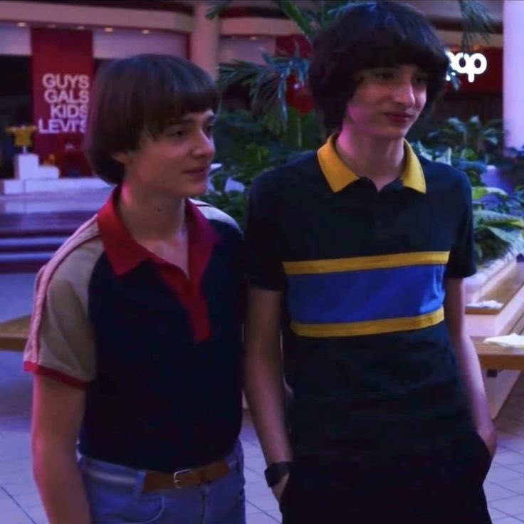 sacr3dlotus's tweet photo. why are they always so close together??? are they gay or something?? https://t.co/v5e83rs5AI