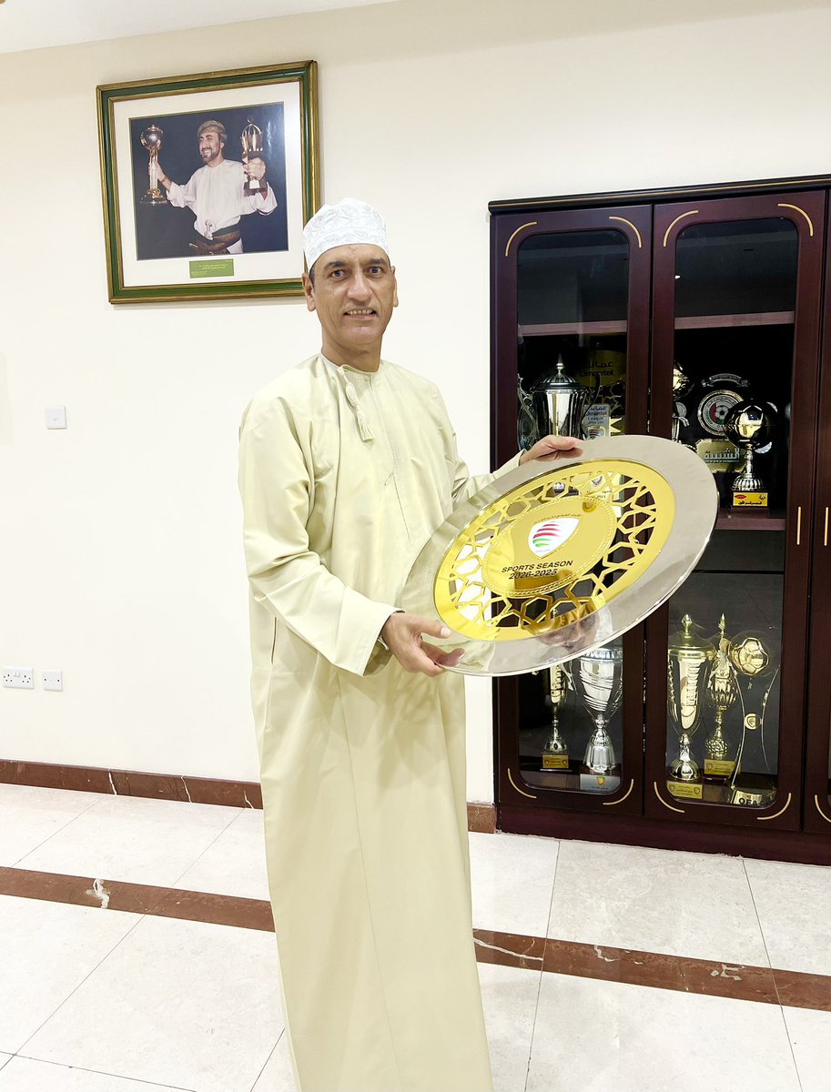 khamis7777's tweet photo. في معقل الإمبراطور ..حيث كل زاوية مرصعة بالألقاب والإنجازات ..
هنا @Seeb_SC والدرع الخامسة في دورينا .. https://t.co/bGMm518Oxr