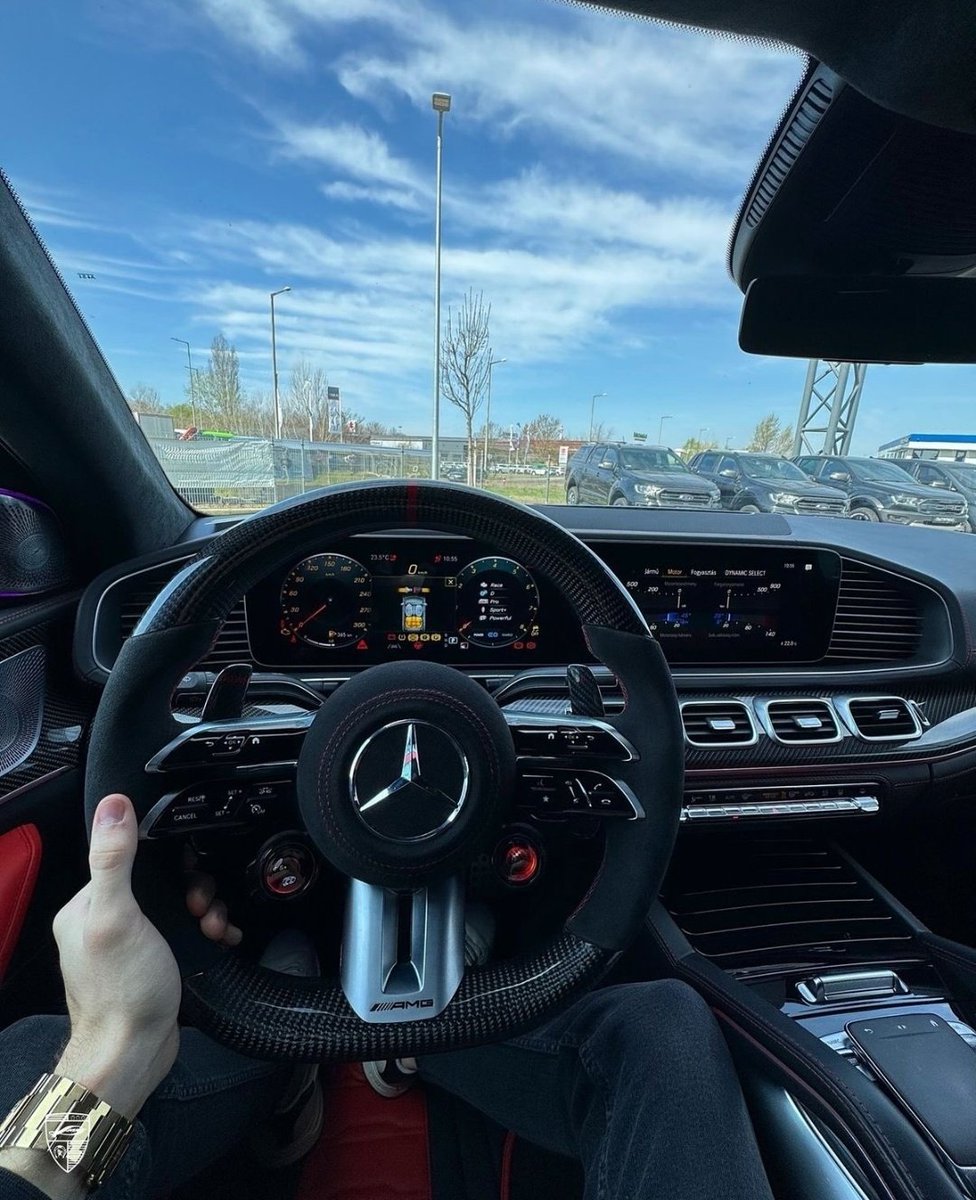 allinonevana2's tweet photo. Most people never experience the ambience of the interior of a Benz. 

If you don't give up, you will experience it before you die. 

Lock-in son! 🫵 https://t.co/iUZ5qlhem5