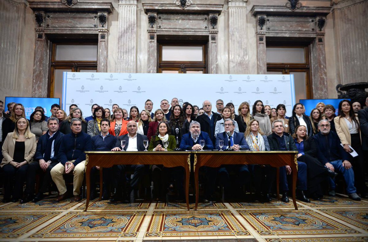 ditulliojuli's tweet photo. Para Cristina, la libertad ✌🏼

• Conferencia de prensa a un año de la prisión injusta y aleccionadora de Cristina Kirchner. https://t.co/1ZheXRVSi6