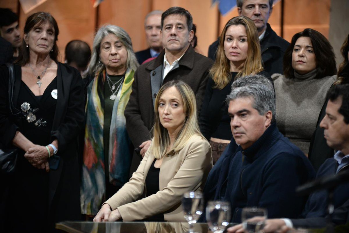 ditulliojuli's tweet photo. Para Cristina, la libertad ✌🏼

• Conferencia de prensa a un año de la prisión injusta y aleccionadora de Cristina Kirchner. https://t.co/1ZheXRVSi6