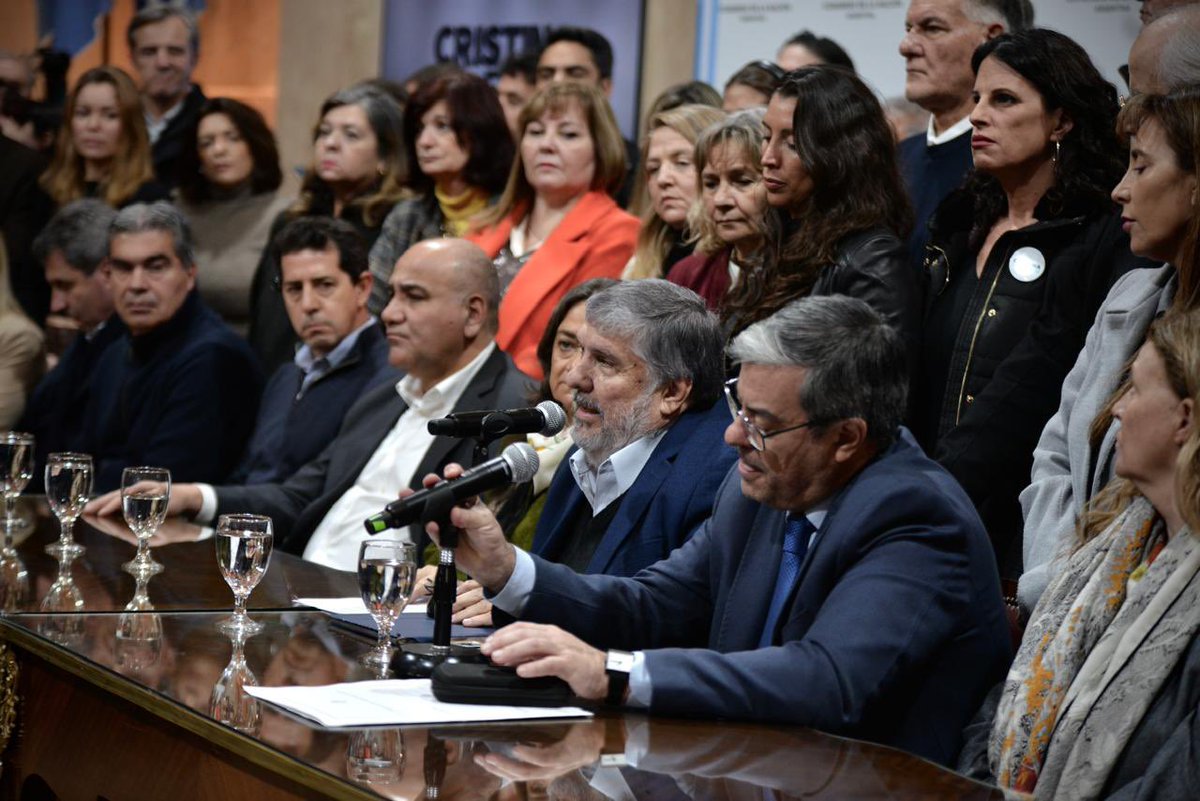 ditulliojuli's tweet photo. Para Cristina, la libertad ✌🏼

• Conferencia de prensa a un año de la prisión injusta y aleccionadora de Cristina Kirchner. https://t.co/1ZheXRVSi6