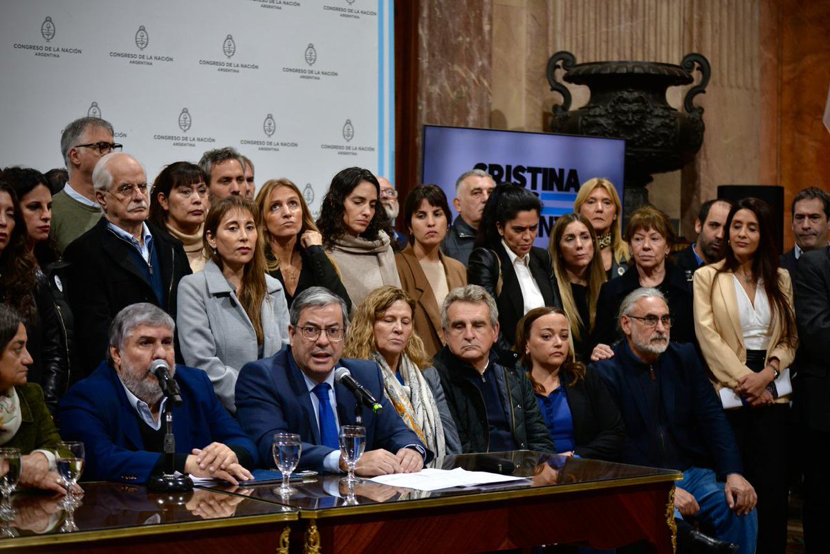 ditulliojuli's tweet photo. Para Cristina, la libertad ✌🏼

• Conferencia de prensa a un año de la prisión injusta y aleccionadora de Cristina Kirchner. https://t.co/1ZheXRVSi6