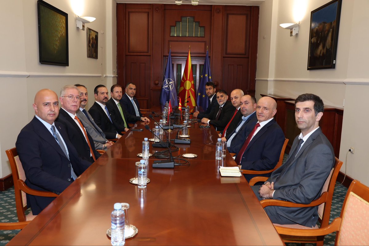temelakyurek's tweet photo. 🇹🇷🇲🇰 Türk Dünyasında Balkanların yeri programı kapsamında Kuzey Makedonya’dayız.

Ortak tarihimizin, kültürümüzün simgesi Üsküp’te Türkiye ve Cumhurbaşkanımız Sayın Recep Tayyip Erdoğan sevgisi gönülleri birleştirmeye, kardeşlik bağlarımızı güçlendirmeye devam ediyor.

Ne Mutlu Türküm Diyene.